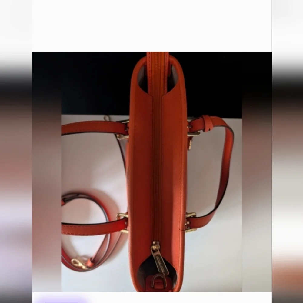 Michael Kors Shoulder Bag in Pumpkin Saffiano Leather - Picture 3 of 6